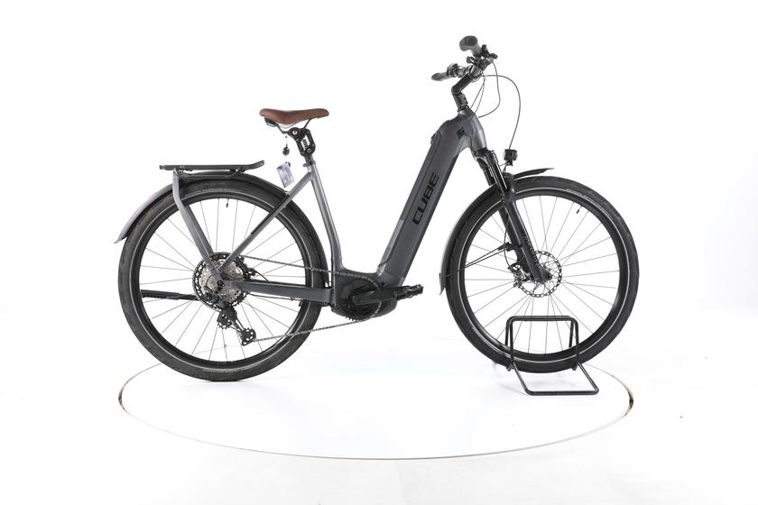 Cube Kathmandu Hybrid SLT Trekking E-bike Lage instap