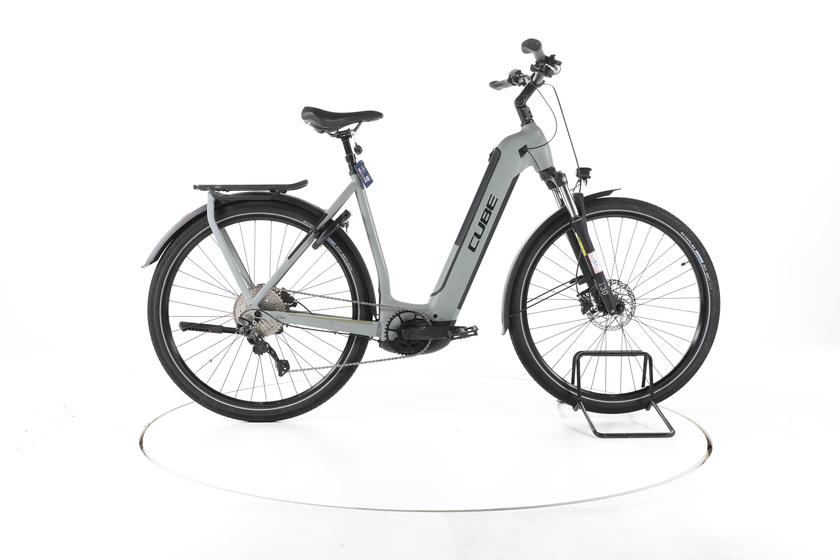 Cube Kathmandu Hybrid ONE 750 / Easy Entry 58 cm L swampgrey ́n ́black Trekking E-Bike Tiefeinsteiger - 178-187cm