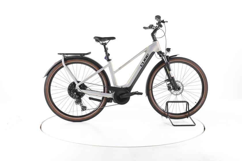 Cube Touring Hybrid Pro 625 Trekking E-bike