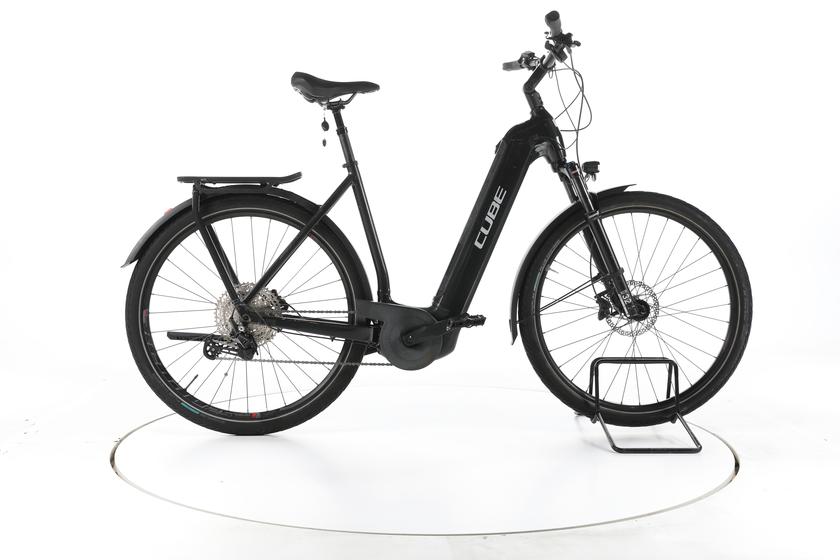 Cube Kathmandu Hybrid EXC Trekking E-bike Lage instap