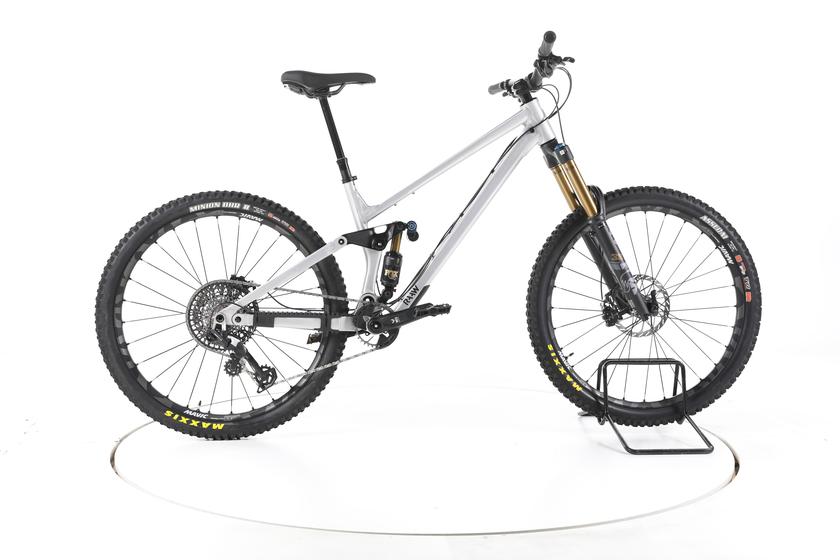 RAAW Madonna V3 Fully mountainbike