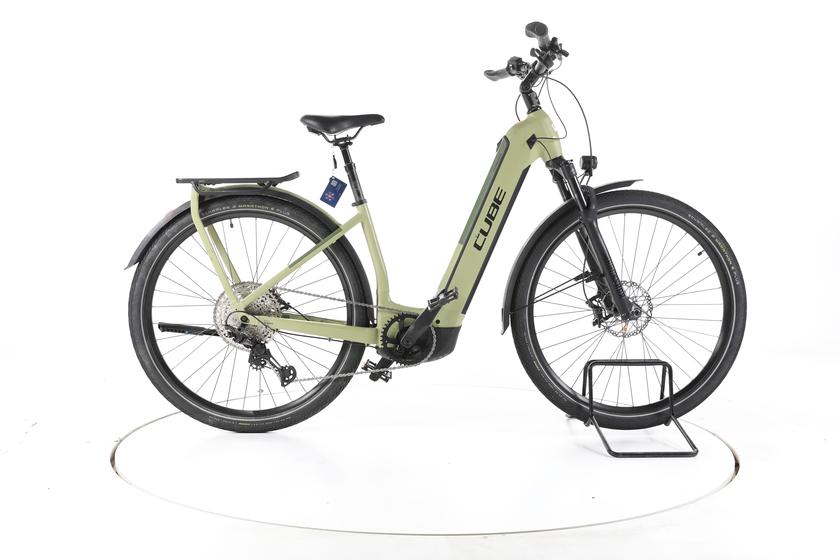 Cube Kathmandu Hybrid SLX 750 Trekking E-bike Lage instap