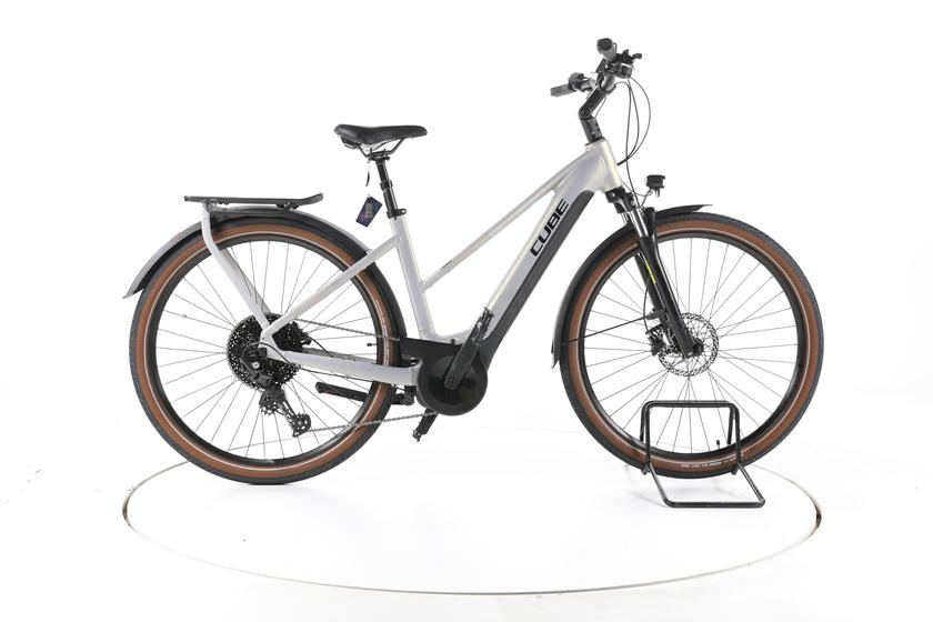 Cube Touring Hybrid Pro 625 Trekking E-Bike - 161-170cm