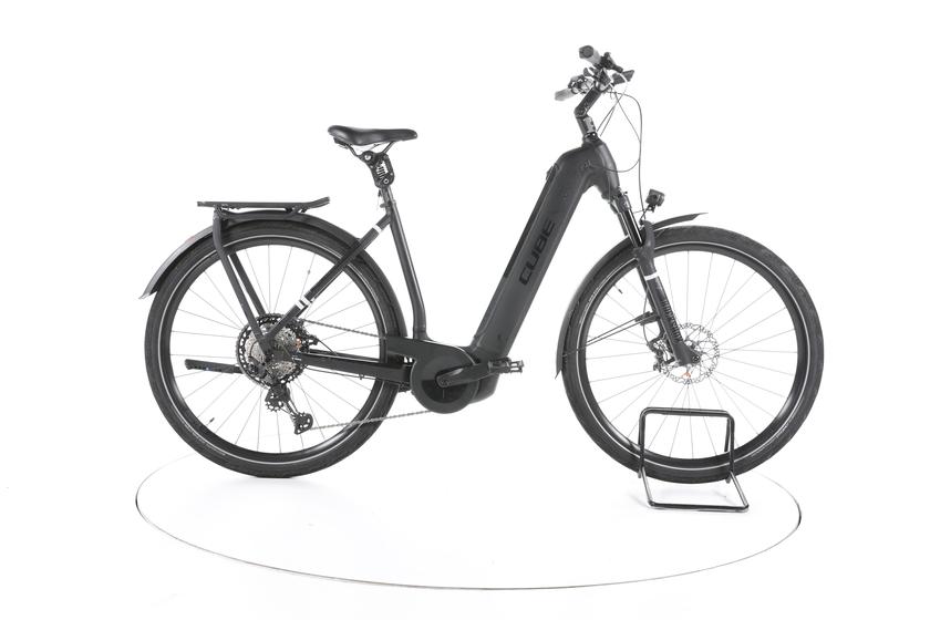 Cube Kathmandu Hybrid SLT Trekking E-bike Lage instap